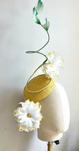Daisy - Yellow Button Hat