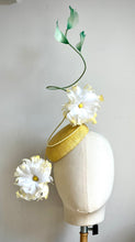Daisy - Yellow Button Hat