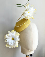 Daisy - Yellow Button Hat